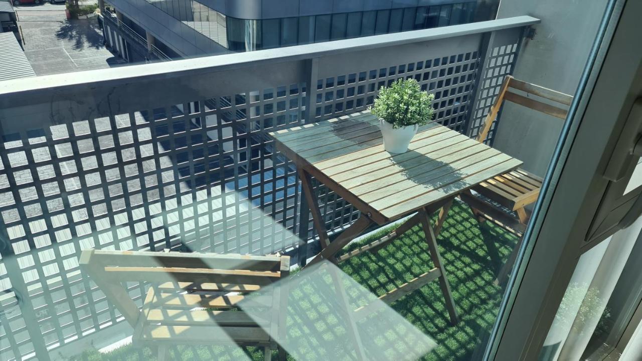 Oshun Sanchinarro Apartment Madrid Exterior foto