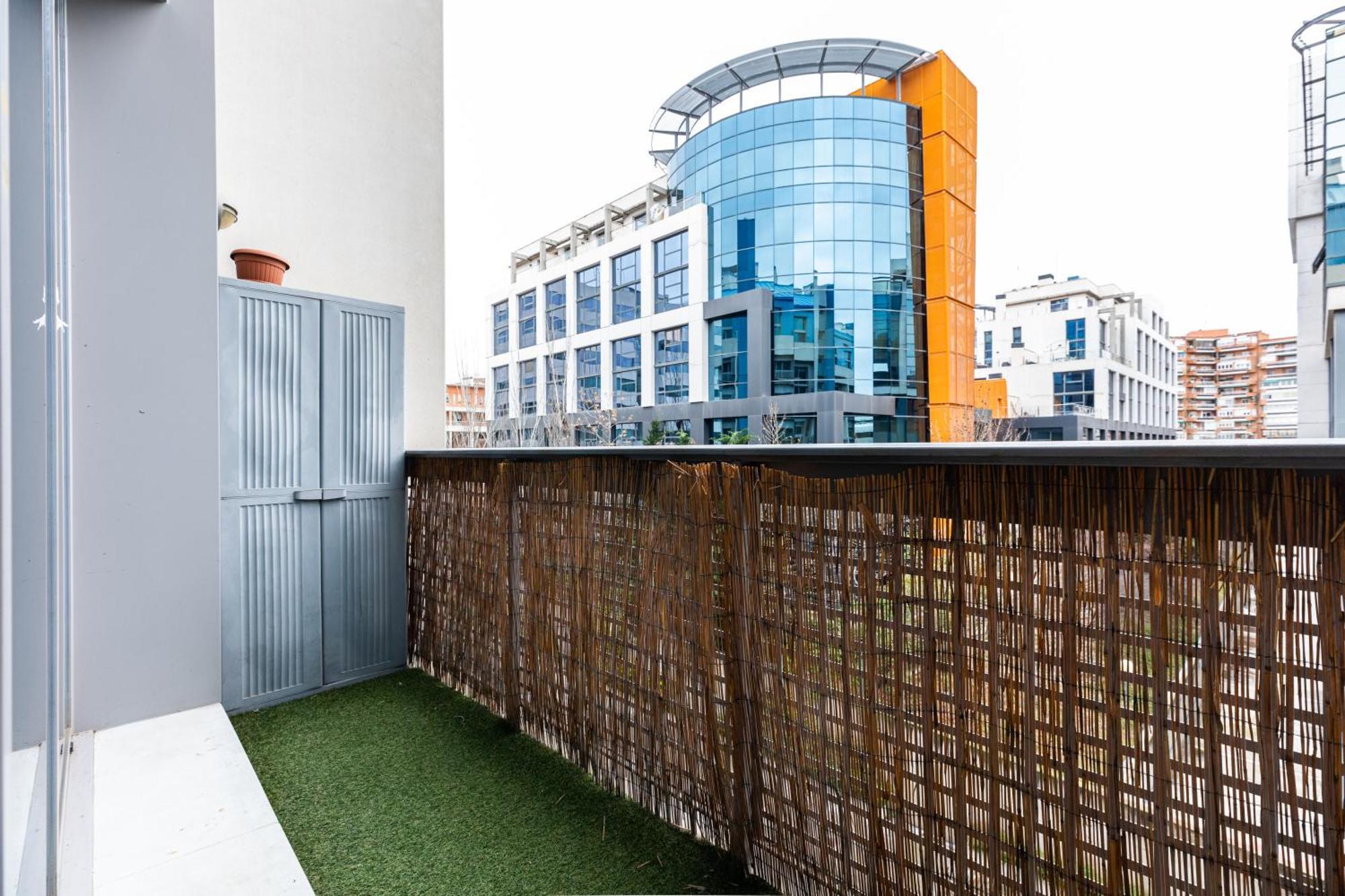 Oshun Sanchinarro Apartment Madrid Exterior foto